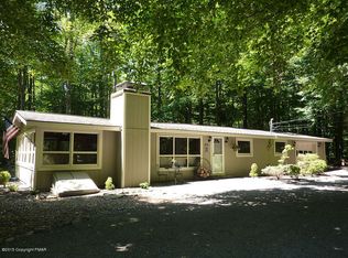 1121 Oakland Pl, Pocono Pines, PA 18350