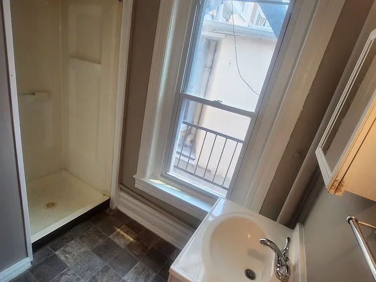 448 W Turner St — Photo 5