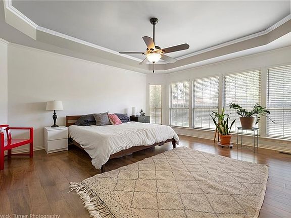 2nd image of 206 NW O St