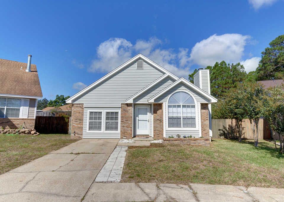 1st image of 400 Woodland Park Cir