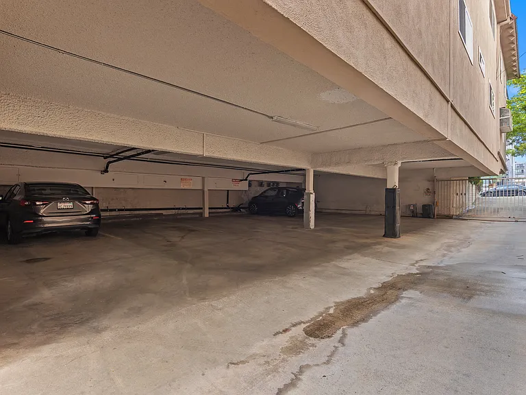 11836 Mayfield Ave #9 — Photo 24