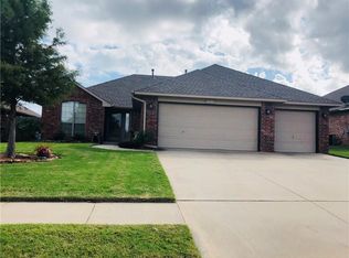 1648 SW 33rd St, Moore, OK 73160