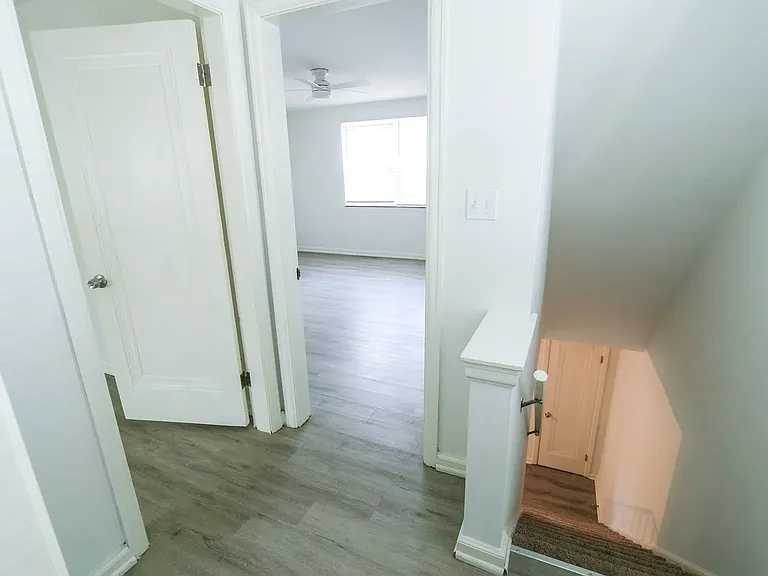 1198 Linwood Ave #1198 — Photo 10