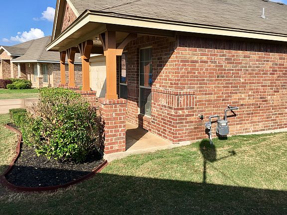5th image of 445 Brookhollow Ln