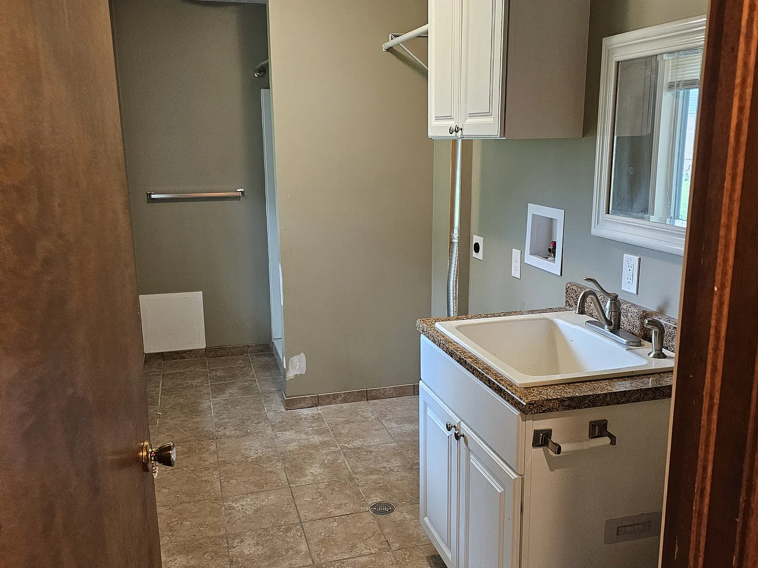 2 bed, $1,300 — Photo 4