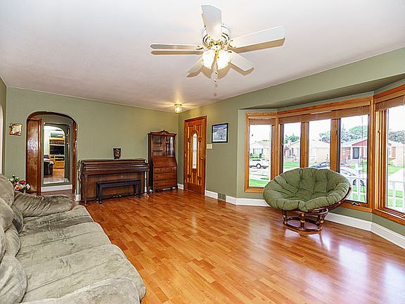 4th image of 4747 N Newcastle Ave