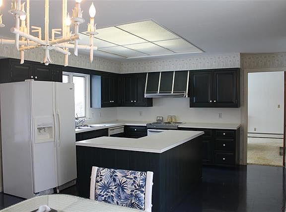 4th image of 60 Wincrest Dr
