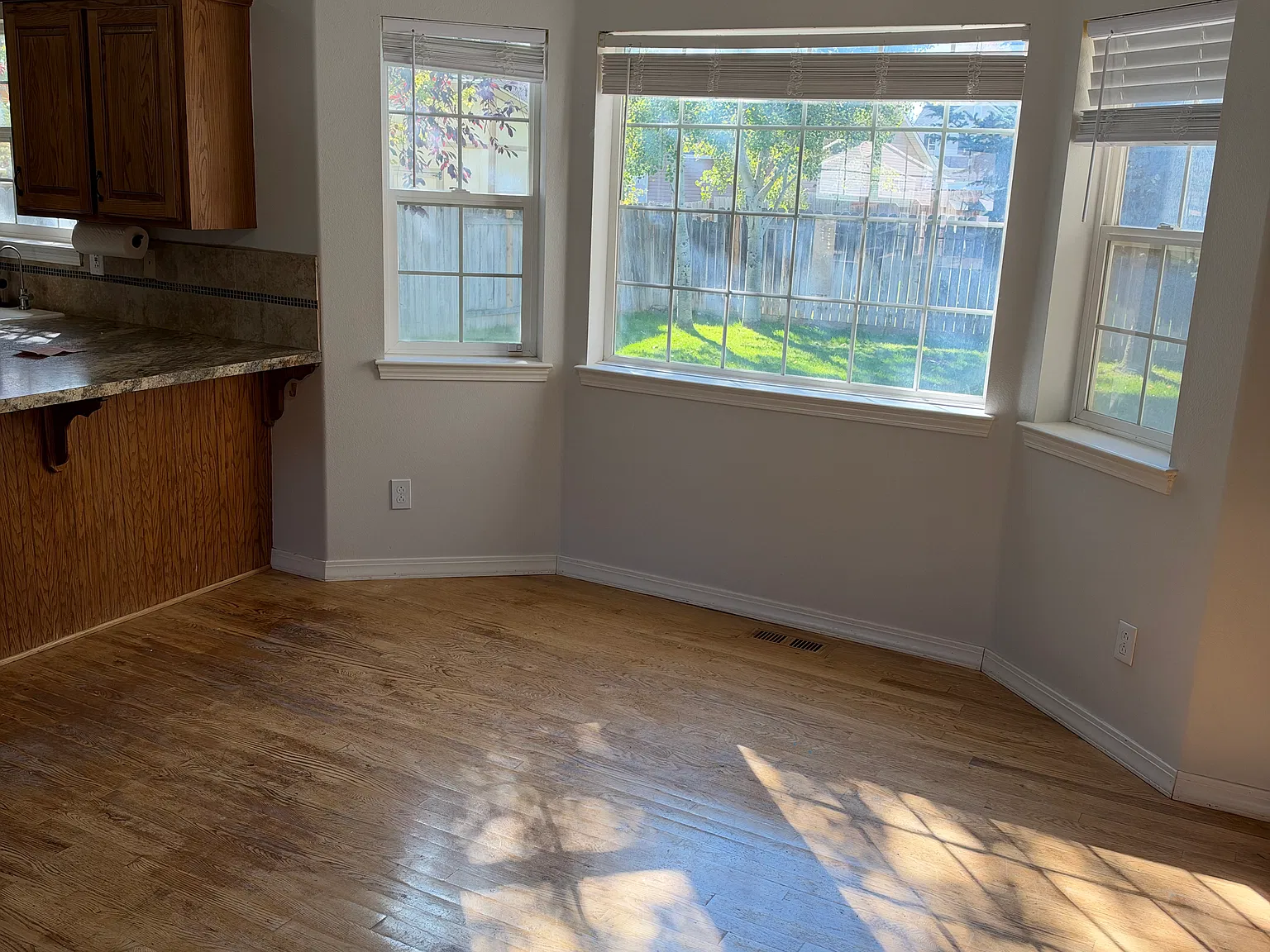 4 bed, 2550 sqft, $2,200 — Photo 3