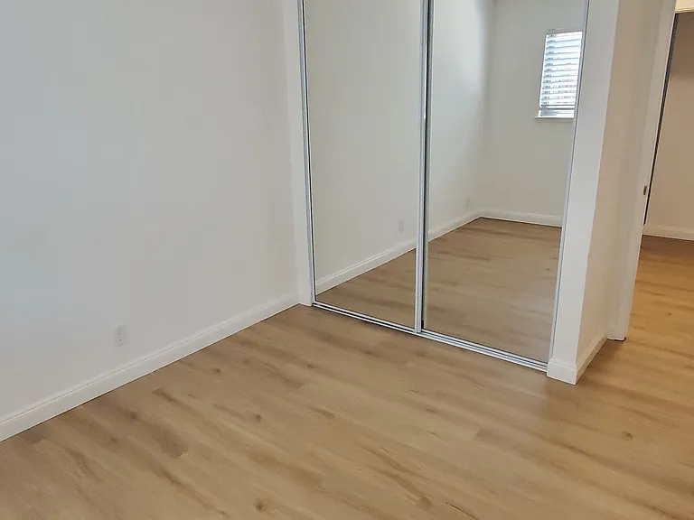 1067 Broadmoor Blvd #2 — Photo 8