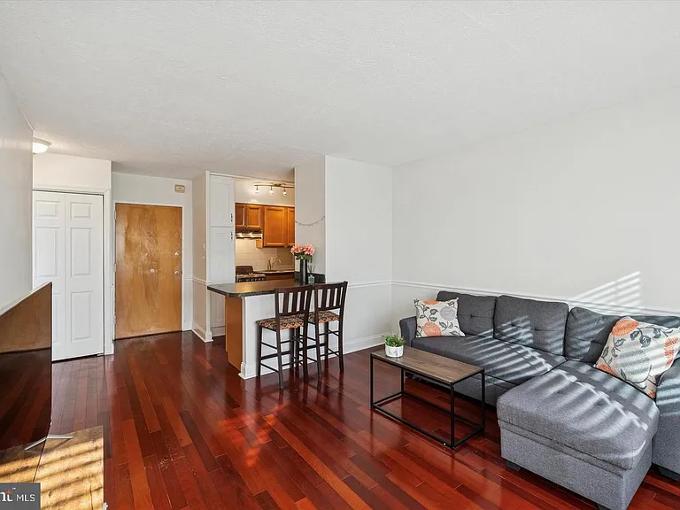 2101 Chestnut St #17-1412 — Photo 2