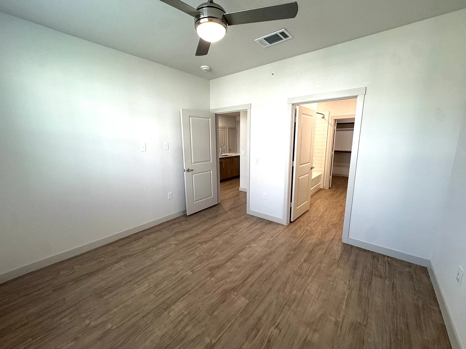 2 bed, 2.0 bath, 1100 sqft, $1,550 — Photo 4