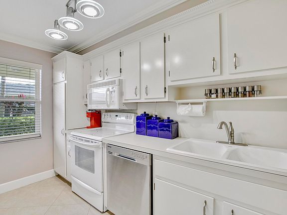 4th image of 411 S Collier Blvd Unit 103