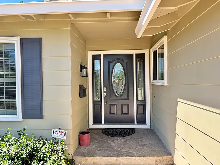 1318 Deb Ct — Photo 3