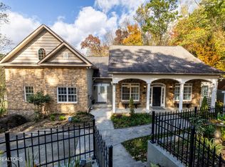 2211 Richwood Dr, Maryville, TN 37803