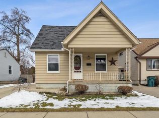 238 Massoit St, Clawson, MI 48017