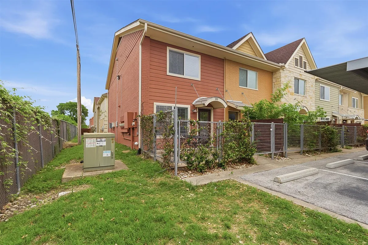 Building Photo - 1101 Grove Blvd #201