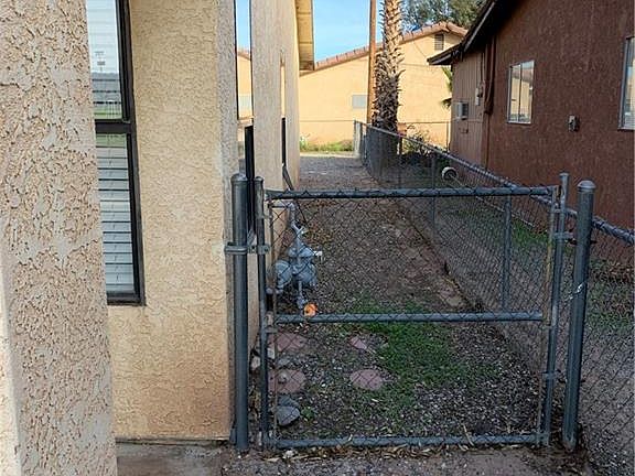 3rd image of 2446 Lakeside Dr