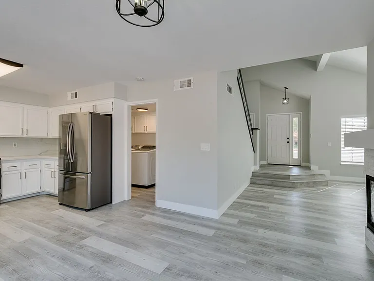 91 Trevor Dr — Photo 20