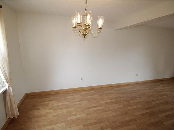 5th image of 2988 Amy Dr