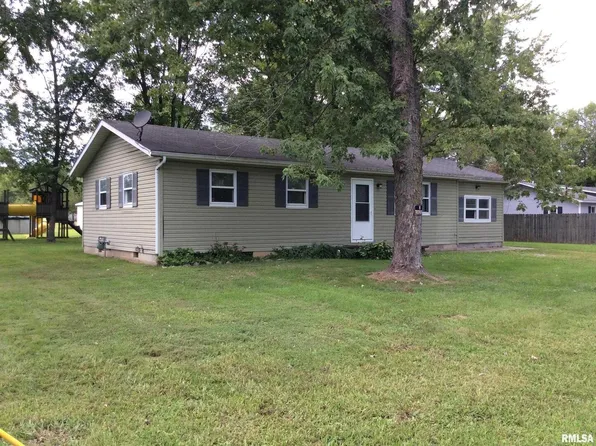 10 Mitchell Dr, Wayne City, IL 62895