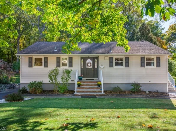 94 Knolls Rd, Bloomingdale Boro, NJ 07403