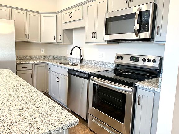5th image of 321 Fallon Dr