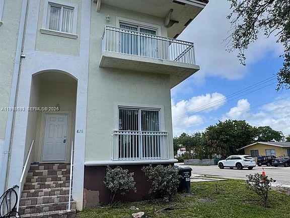 3rd image of 826 N 17th Ave