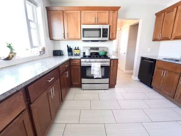 128 Lawrence St #B, Medford, MA 02155