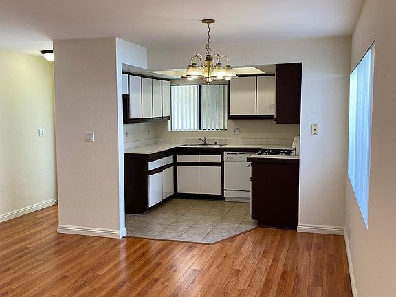 5th image of 214 N Louise St APT 5