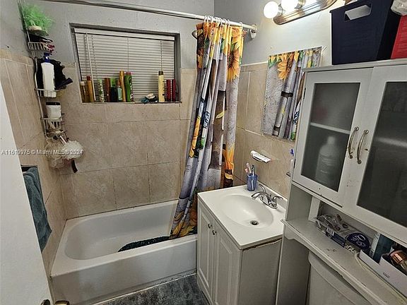 3rd image of 482 NE 136th St