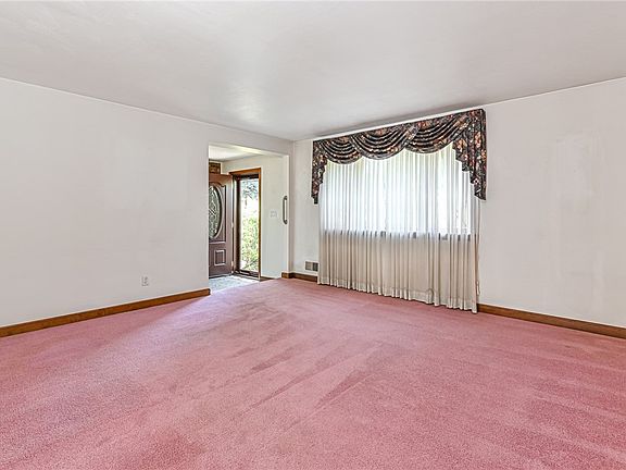 5th image of 625 Stoneridge Dr