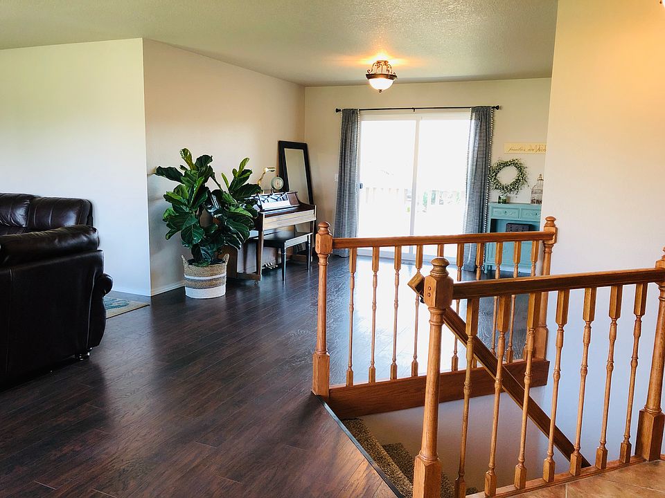 Entry Way and Dining Room