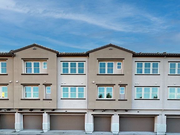 Alicante at Arroyo Crossings by Trumark Homes I Livermore, CA