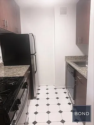 Rented by Bond New York | media 39