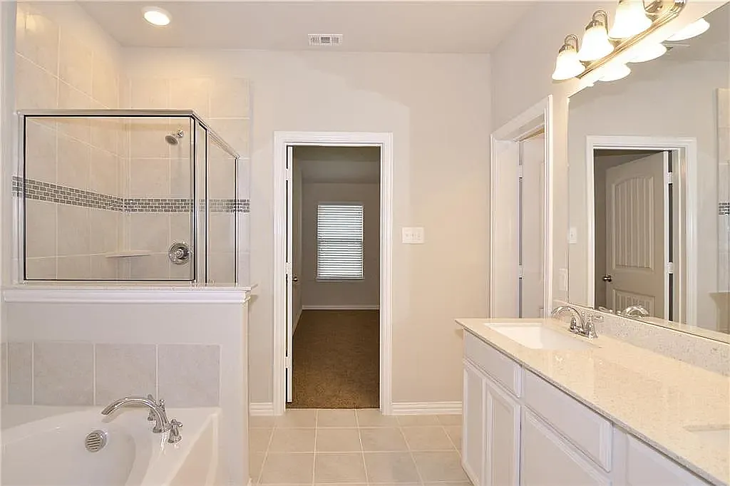 4 bed, 2043 sqft, $2,350 — Photo 3