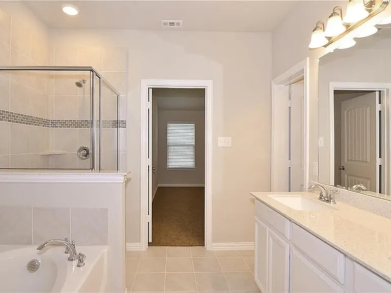 512 Fossil Creek Dr — Photo 3