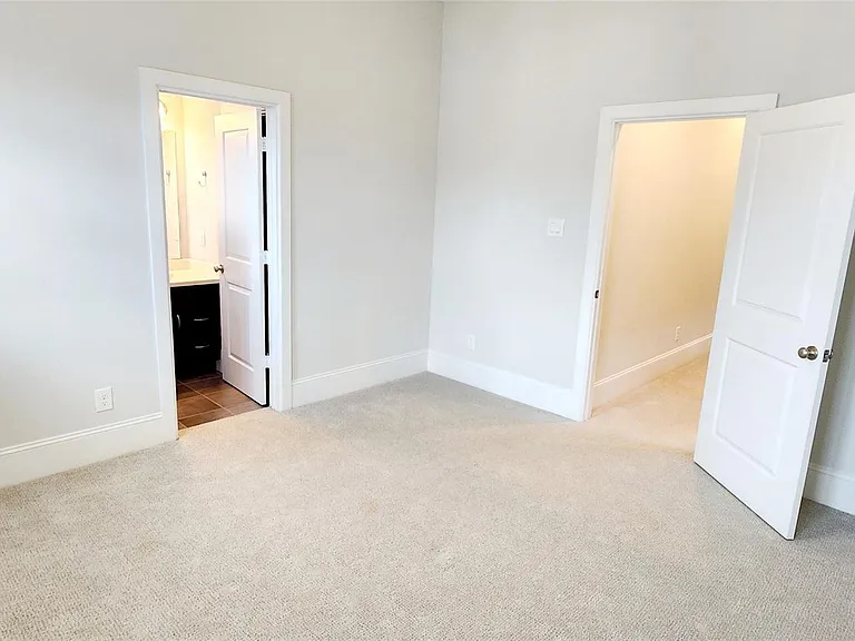 11 Rafters Row — Photo 23