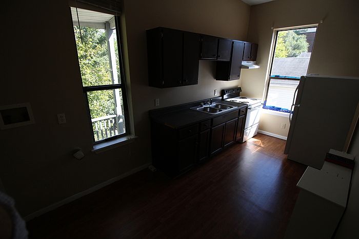2nd image of 735 Vine St