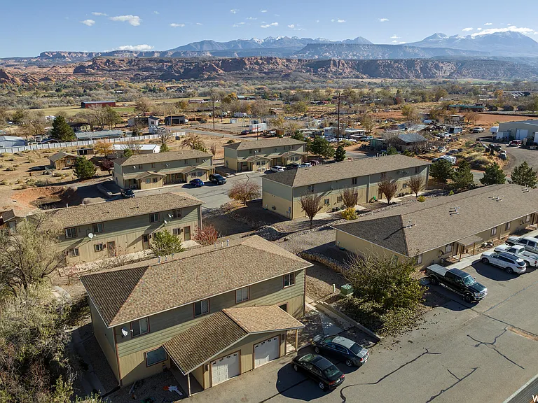 2589 E Cactus Rd — Photo 11