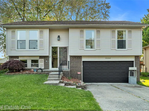 25260 Montebello Dr, Woodhaven, MI 48183