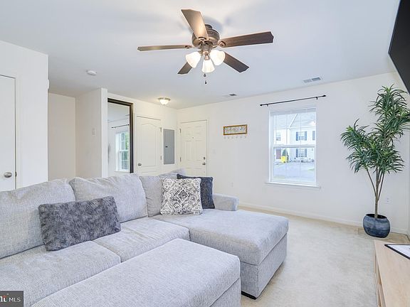 3rd image of 11 Teakwood Dr