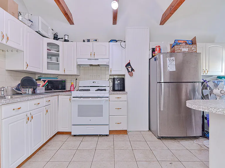 256 W 6th St #2 — Photo 5