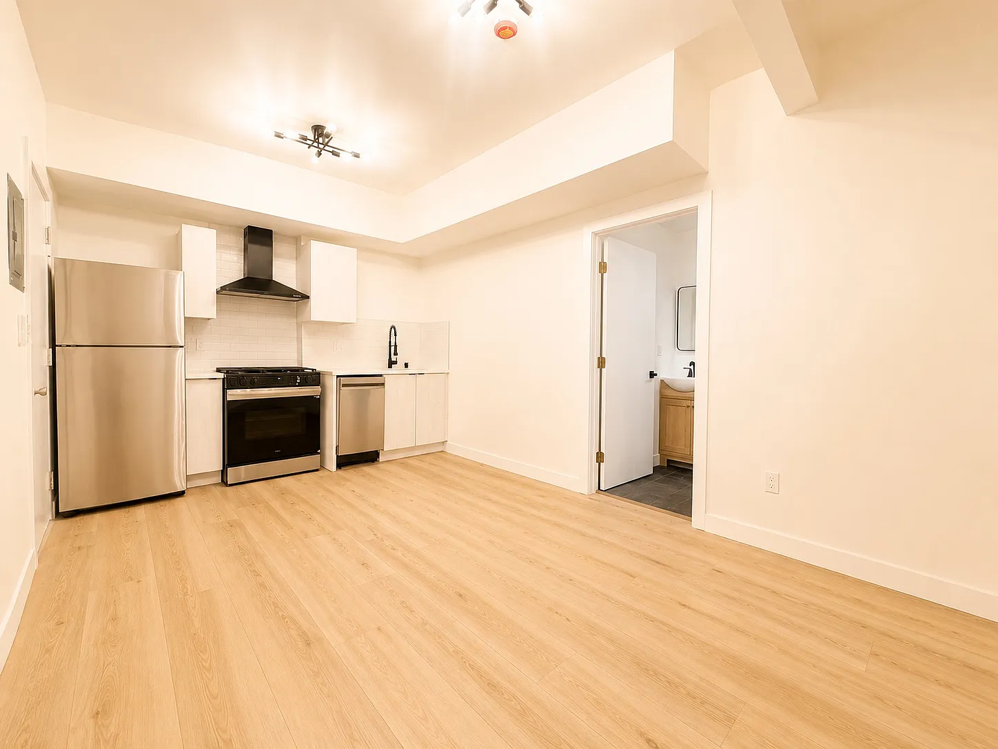Studio, $1,695 — Photo 4