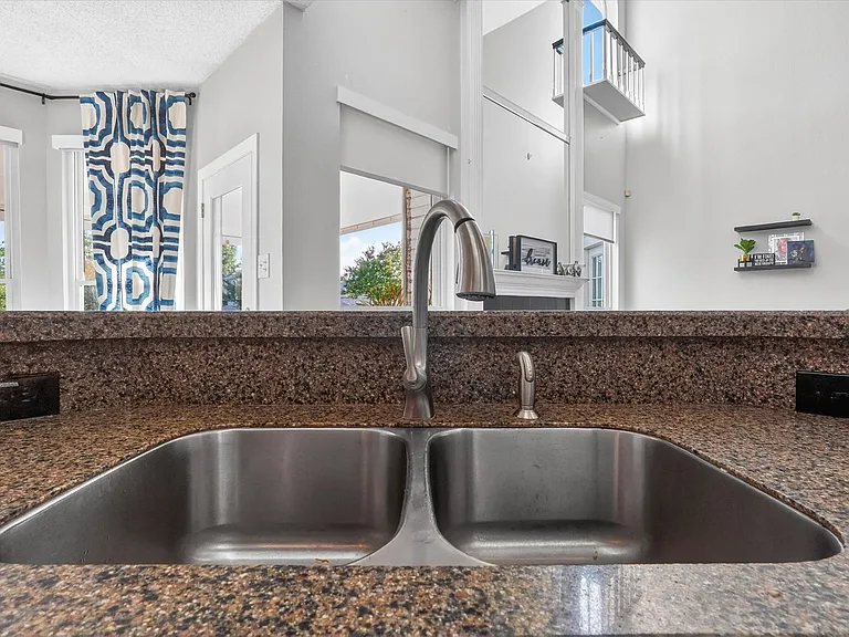 5825 Rockport Ln — Photo 15
