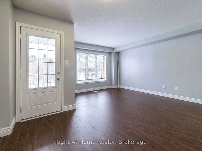 66 Knotty Pine Ave — Photo 4