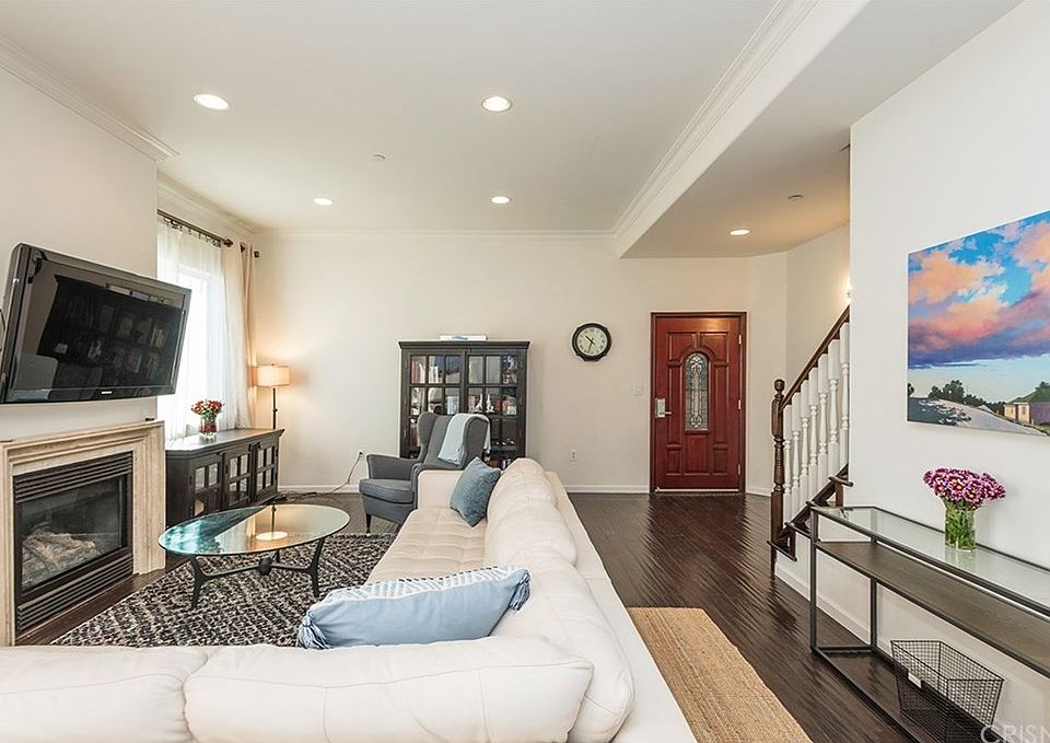 1st image of 13360 Burbank Blvd APT 4