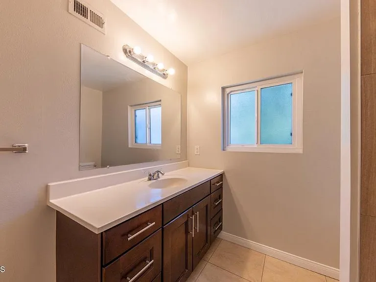 6741 Nagle Ave — Photo 7