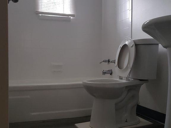 3rd image of 613 Forest Ave APT 2170