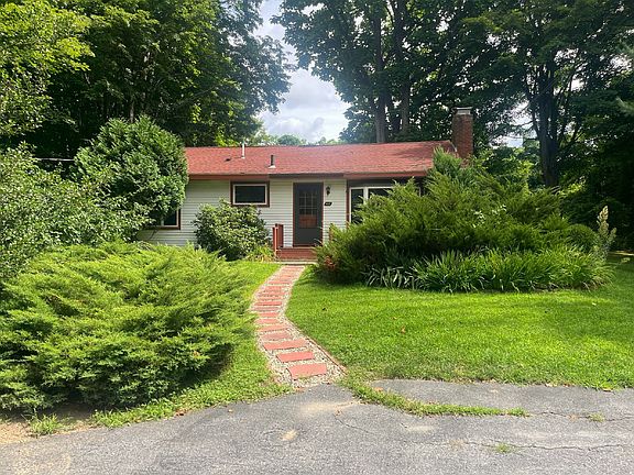 3rd image of 417 Old Ayer Rd