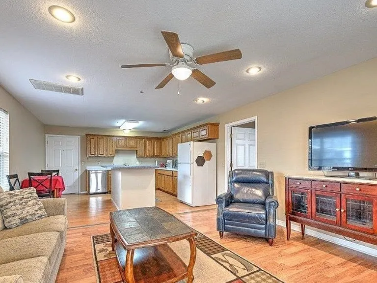 410 N Oliver Ave — Photo 15